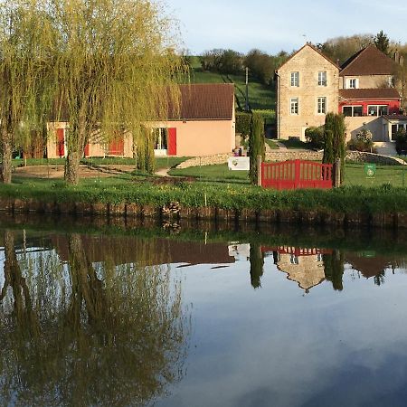 Calme Au Canal De Centre Dennevy 외부 사진