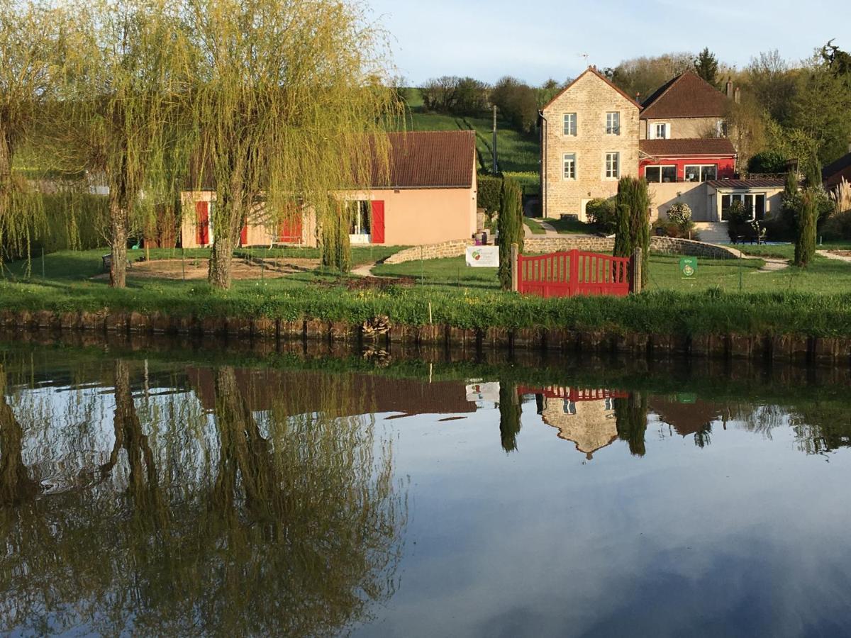 Calme Au Canal De Centre Dennevy 외부 사진